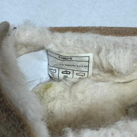 UGG Women's Dakota Wool Lined Suede Slipper - Size 8. - Picture 9 of 15